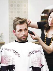 1件理发披肩“Hello Girl”闪光睫毛沙龙围裙美发袍美发师布料 - 彩色 - 查看 3