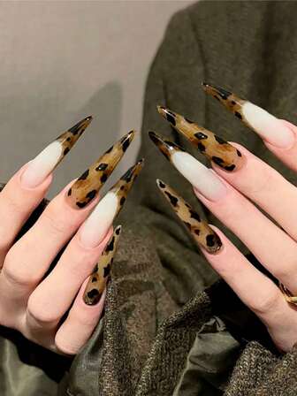 24片棕褐色玳瑁纹美甲贴片，采用长尖豹纹法式设计，尽显“辣妹”风范。它们能提升您的气质，并附赠果冻胶和指甲锉。这些可重复使用的粘性美甲贴片，适合派对、婚礼和日常穿搭——是美甲装饰、美甲设计、长指甲贴纸的理想之选，高品质美甲贴片和按压式美甲贴片。