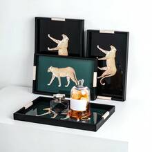 艺术豹纹方形镜面托盘，铁艺装饰收纳托盘，配有防滑皮革提手，透明亚克力装饰镜面，多功能收纳托盘，可放置珠宝、化妆品、蜡烛、钥匙、太阳镜等物品，优雅动物纹梳妆台收纳盒，装饰性家居托盘，适用于咖啡桌、梳妆台、台面，节日礼盒包装，是馈赠亲友的理想之选，亦可用于房间装饰。 - 彩色 - 查看 4