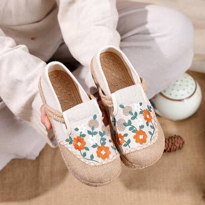 2024 新レトロ刺繍リネンシューズフラット浅口シングルシューズクラフトステッチ古い北京布靴女性のための