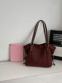 Voici un simple sac cabas uni, doté de deux anses. Ce sac bandoulière à la mode pour femme est idéal pour le shopping, les sorties, les voyages et diverses occasions. Il peut également être offert en cadeau à vos proches. - Marron - Voir 10