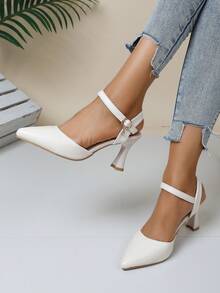 A Pair Of New Pointed-Toe Sandals And Fashionable Dance Shoes, Suitable For Teenagers To Wear At Balls And Parties