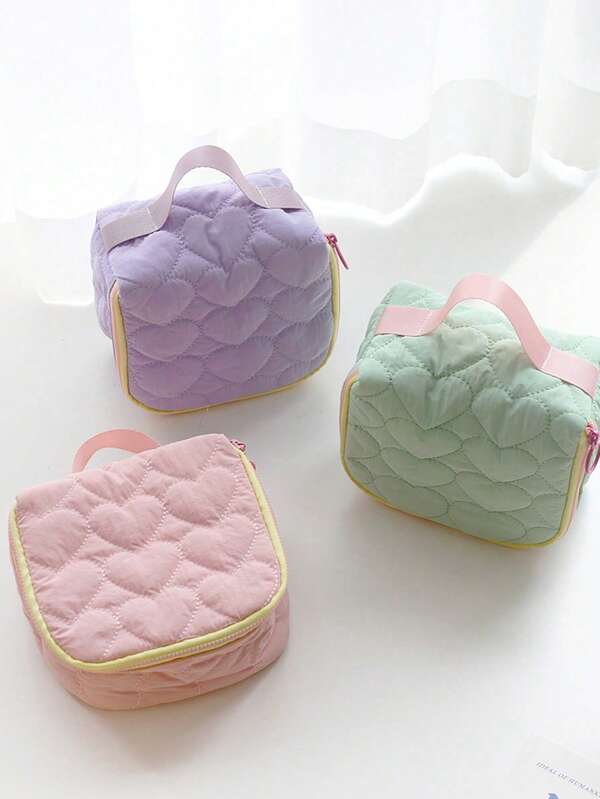 心形菱格纹绗缝化妆包，粉色、紫色、绿色、黄色四种梦幻色彩可选，小巧便携，可收纳您的美丽秘诀！化妆包，旅行学习用品，旅行必备化妆包，假日必备化妆包，化妆品收纳包