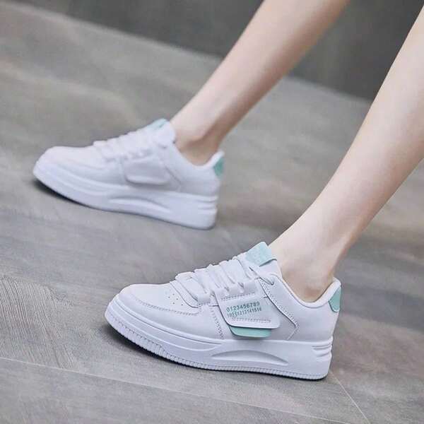 Zapatillas de tenis blancas de suela gruesa para mujer, zapatillas deportivas casuales, cómodas y versátiles, antideslizantes y duraderas, adecuadas para desplazamientos y viajes.