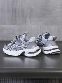 1双PU儿童网面透气运动鞋，适合4-10岁儿童，轻便舒适，用途广泛，防滑，尺码偏大1码 - 灰色 - 查看 5