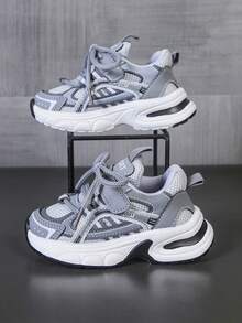 1双PU儿童网面透气运动鞋，适合4-10岁儿童，轻便舒适，用途广泛，防滑，尺码偏大1码 - 灰色 - 查看 2