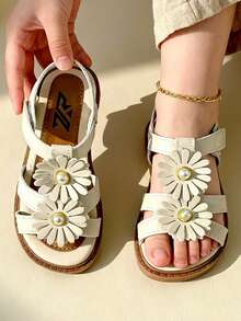 2024夏季新款女童公主风甜美3D雏菊珍珠魔术贴凉鞋，米色仿皮软底露趾凉鞋，日常穿着、校园、派对、海滩度假必备，流行女童凉鞋，时尚设计儿童公主凉鞋，软底不磨脚，理想的节日礼物 - 米色 - 查看 10