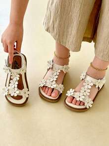 2024 Summer New Girls Princess Style Sweet 3D Floral Hook And Loop Sandals, White Faux Leather Open Toe Soft Bottom Sandals, Essential For Daily Wear, Campus, Party, Beach Vacation, Popular Trending Children Princess Sandals, Fashion Design Kids Sandals, Soft Bottom Won't Rub Feet, Ideal Holiday Gift - 米色 - 查看 1