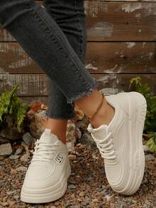 女士新款厚底时尚休闲运动鞋，低帮系带百搭平底鞋