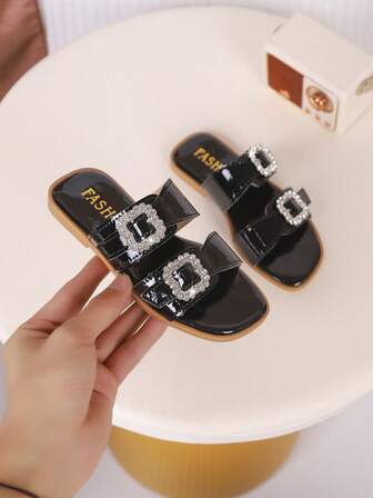 A Pair Of Girls' Sandals New Bow Princess Shoes Elastic Band Design Soft-Soled Casual Girls' Beach Shoes In Summer.