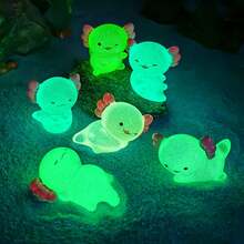 6 Stücke Mini Axolotl Resin Figuren, leuchtende Mini Axolotl Resin Figuren, kleine Tiermodelle, die im Dunkeln leuchten, kleine Tiere für Handwerk, Landschaft, Garten, Heimdekoration (zufällige Farbe)