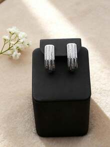 arete de aro dobles chapados en oro de 14 quilates para mujer, detalles de diamante, postes de plata 925 hipoalergénicos - Plateado - Ver 4