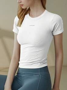 1件女士修身短袖健身运动服，透气吸湿瑜伽上衣，高弹跑步T恤 - 白色 - 查看 3