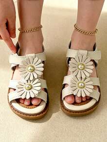 2024夏季新款女童公主风甜美3D雏菊珍珠魔术贴凉鞋，米色仿皮软底露趾凉鞋，日常穿着、校园、派对、海滩度假必备，流行女童凉鞋，时尚设计儿童公主凉鞋，软底不磨脚，理想的节日礼物 - 米色 - 查看 8