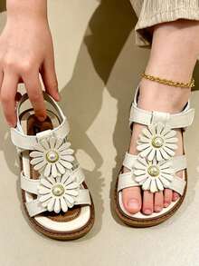 2024夏季新款女童公主风甜美3D雏菊珍珠魔术贴凉鞋，米色仿皮软底露趾凉鞋，日常穿着、校园、派对、海滩度假必备，流行女童凉鞋，时尚设计儿童公主凉鞋，软底不磨脚，理想的节日礼物 - 米色 - 查看 5