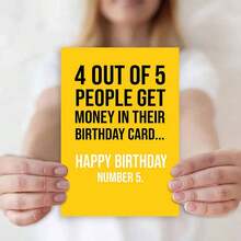 بطاقة تهنئة بعيد الميلاد ذات موضوع مالي مع مظروف - تصميم "عيد ميلاد رقم 5" مع نص جريء ورسالة مضحكة، مناسبة للأصدقاء وعشاق الفكاهة، مثالية لاحتفالات عيد الميلاد، بطاقة عيد ميلاد ساخرة|بطاقة تهنئة ورقية|بطاقة احتفال، ديكور مضحك