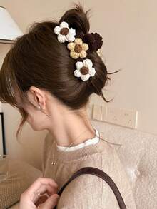 1pc Elegant Knitted Floral Hair Clip, High-Quality Hair Claw Suitable For Daily Wear, Casual, Party, Commute, Vacation, Face Washing, Makeup, Outfit Matching, Autumn/Winter Claw Clips Winter Hair Accessories Casual Hair Clutch Flower Hair Clip - Multicolor - View 4