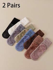 2/4双装女士冬季袜子，鞋底防滑硅胶设计，加厚保暖柔软蓬松，适合秋冬季节穿着，舒适保暖。
