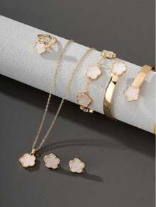 1 Set Of Women Jewelry Includes 1 Necklace With Lucky Five-Leaf Clover Pendant, 1 Bracelet, 1 Pair Of Earrings, 1 Ring, 1 Bangle Valentine's Day Accessories