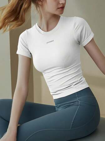 1件女士修身短袖健身运动服，透气吸湿瑜伽上衣，高弹跑步T恤