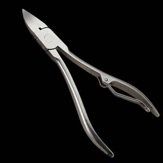 1把多功能不锈钢剪刀，耐用省力，可剪指甲，适用于剪指甲、绳索、塑料、树脂等材料。