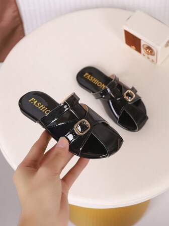A Pair Of Girls' Sandals New Bow Princess Shoes Elastic Band Design Soft-Soled Casual Girls' Beach Shoes In Summer.
