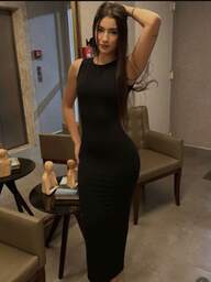 Vestido Longo Justo com Modelagem que Valoriza as Curvas, Tecido Encorpado e Corte Clássico que Transmite Elegância e Poder!