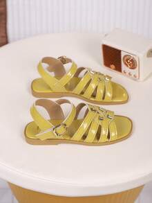 1 đôi dép xăng đan cho bé gái, kiểu dáng công chúa thắt nơ mới, thiết kế quai thun, đế mềm, thích hợp cho bé gái đi biển vào mùa hè. - Màu vàng - Xem 5