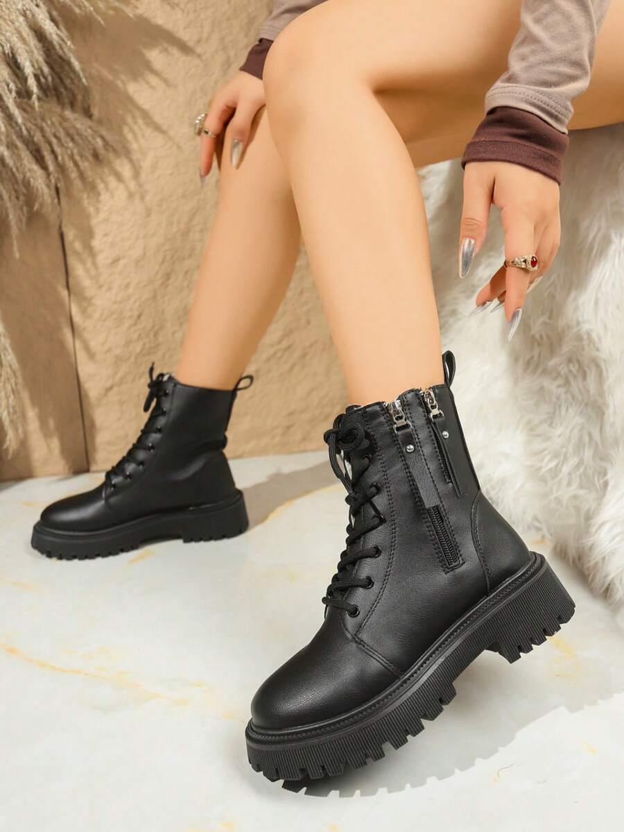 Giày bốt đế dày mới năm 2025 dành cho nữ, bốt cổ ngắn buộc dây ấm áp mùa thu/đông, giày thiết kế khóa kéo đa năng với khoen kim loại. - màu đen - Xem 1