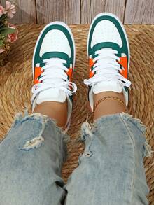 Women's Casual Sneakers With A Contrasting White, Green, And Orange Leather Upper. Comfortable And Versatile, Perfect For Outdoor Activities, Commuting, And Casual Wear. The Stylish EVA Soft Sole Ensures Comfort And Durability, Making Them An Ideal Holiday Gift. - 白綠橘 - 查看 3
