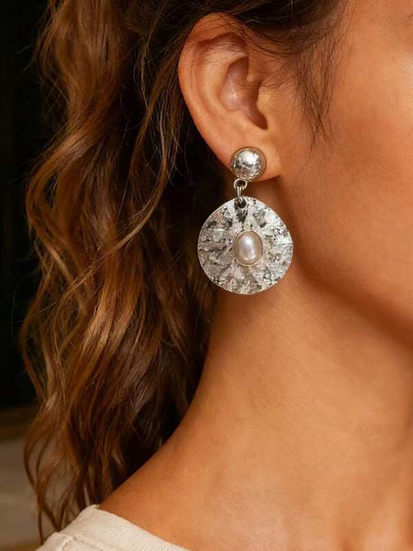 1 Pair Fashionable Alloy Crinkle Cubic Zirconia Faux Pearl Asymmetrical Round Disc Earrings, Versatile Minimalist Design For Daily Wear