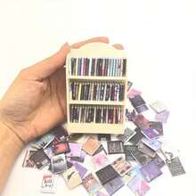 Kệ sách sưu tầm mini tỷ lệ 1:12 (có 60 cuốn sách mini) - Kệ trưng bày bằng nhựa nhỏ gọn có nhiều ngăn, lý tưởng để đựng tiểu thuyết mini, trang trí trong nhà/ngoài trời, màu trắng, kệ trưng bày sưu tầm | Cấu trúc nhựa - Nhiều màu - Xem 5