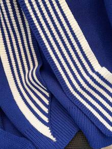 Pull ample en tricot à col rond, manches longues, couleur unie. Écharpe rayée contrastée de style casual marin pour l'automne/hiver