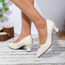 Eleganti décolleté con applicazioni di cristalli in stile europeo, scarpe da pendolare con tacco chunky e punta affusolata in avorio, décolleté con tacco alto e texture goffrata in stile vintage americano - Beige - Visualizzare 2