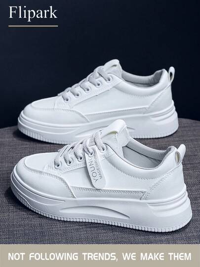 Flipark 一双休闲运动风白色鞋，百搭轻便，适合学生外出穿着。一双百搭时尚运动风女式休闲轻便小白鞋，学生鞋，小码适合娇小女性。