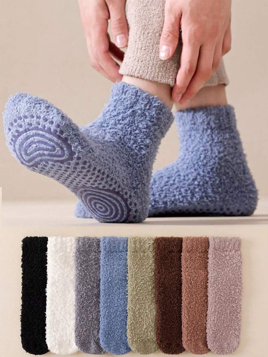 2/4双装女士冬季袜子，鞋底防滑硅胶设计，加厚保暖柔软蓬松，适合秋冬季节穿着，舒适保暖。