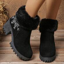 Botas de cano curto femininas com gola de pelúcia, botas quentinhas da moda, botas de cano curto com sola grossa, botas de inverno com salto grosso, zíper lateral e bordado. - Preto - Ver 3