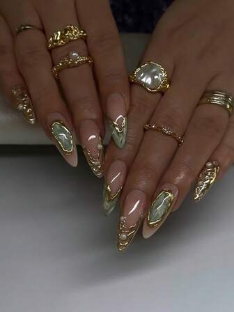 24片装短杏仁形假指甲，3D树脂镀金美甲，全覆盖可卸套装，适合派对、舞会和日常使用。