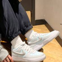 Nike Zapatos deportivos casuales tipo Air Force 1 retro para niños grandes