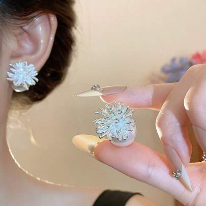 زوج أنيق من أقراط الأذن ذات تصميم الألعاب النارية المرصعة بالراين وخرز الزجاج المزيف، مناسبة للارتداء اليومي والهدايا في المناسبات