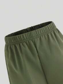 Bộ đồ bé trai in hình hoạt hình: áo tay ngắn cổ tròn và quần cargo. - màu đen - Xem 4