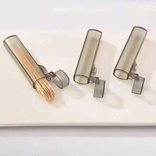 3 pièces Porte-cure-dents et porte-coton-tiges transparent en plastique portable, sac de rangement étanche pour le voyage avec design cylindrique en métal. Petit organisateur de bureau adapté pour le camping et l'extérieur. Sac de rangement moderne et minimaliste en plastique transparent, sac à maquillage, sac de toilette, organisateur de bureau - Multicolore - Voir 7