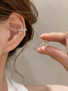 1对简约优雅迷你奢华百搭蝴蝶结夹式耳环，休闲日常佩戴