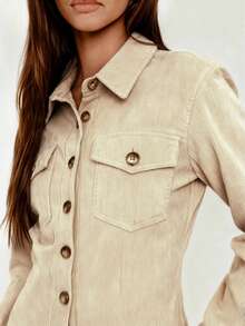 Đầm sơ mi nhung kẻ màu mơ thanh lịch, đầm dài tay cài cúc dáng lửng có túi dành cho nữ, chất liệu vải dệt thường ngày, thích hợp cho mùa xuân. - Màu be - Xem 5