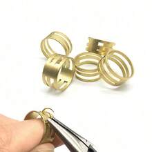 6件套珠宝钳工具套装 - 专业珠宝制作工具，包含扁嘴钳、圆嘴钳、链嘴钳、弯嘴钳和斜口钳 - 锯齿状钳口设计，适合手工制作 - 配有开环器和镊子