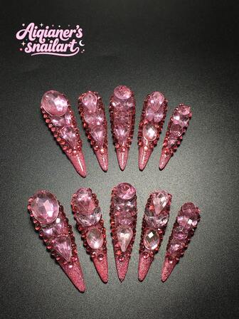 Cada set consta de 10 piezas de placas de uñas acrílicas hechas a mano para tacones altos Y2K, con diseño francés y decoración de diamantes completos, disponibles en colores rosa y nude. 3 tamaños para ajustar, adecuado para fiestas, bailes y uso diario, viene con un kit de uñas, lo que lo convierte en un regalo ideal de uñas postizas para damas y niñas.