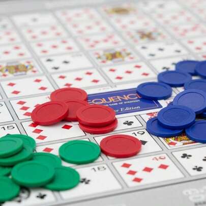 Juego de mesa 'Sequence' edición estratégica bilingüe (ES–EN) | Desarrollo lógico, vocabulario y estrategia | Ideal para familias, aulas y reuniones.