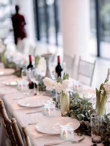 5 hộp quà kẹo bằng giấy trắng, trang trí ruy băng ren satin, thích hợp cho trang trí đám cưới, quà sinh nhật, trang trí ngày lễ, tiệc mừng em bé, bày biện bàn tiệc Giáng sinh, đồ trang trí Giáng sinh màu trắng. - Nhiều màu - Xem 9