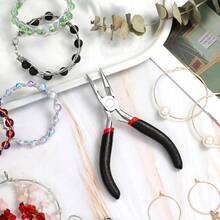 6件套珠宝钳工具套装 - 专业珠宝制作工具，包含扁嘴钳、圆嘴钳、链嘴钳、弯嘴钳和斜口钳 - 锯齿状钳口设计，适合手工制作 - 配有开环器和镊子