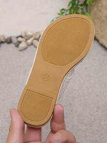 1双新款时尚女童透气网面休闲凉鞋，适合上学、户外活动和旅行 - 白色 - 查看 6